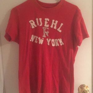 Men’s small Ruehl No. 925 tee red